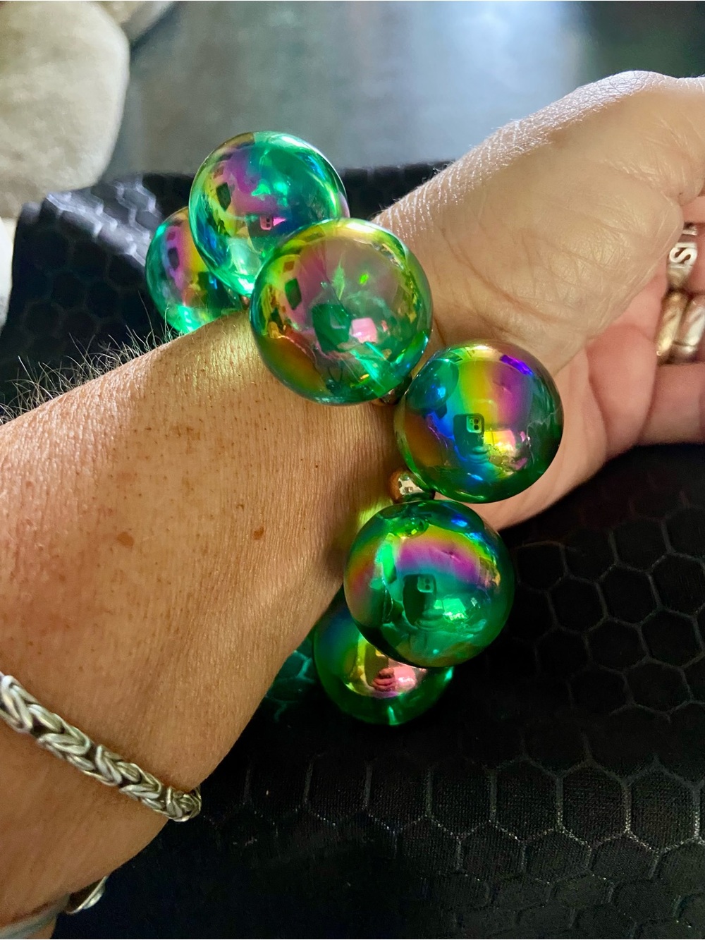 🎉🟢💖FUN! Iridescent Green Glass Bubble Bracelet - Fits Wrist 6”-7.5”